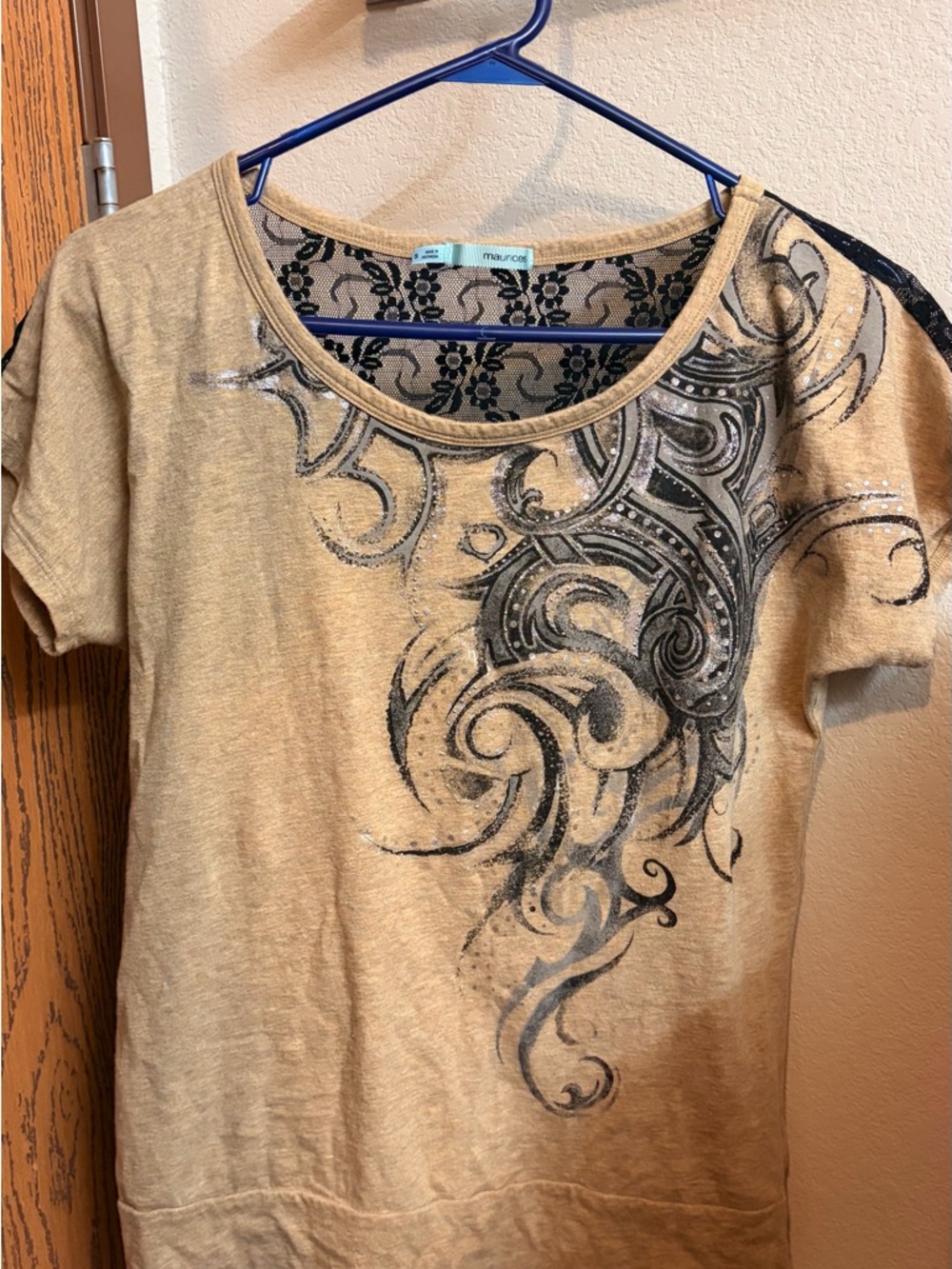 Maurices Tan Embellished Lace Short Sleeve Graphic Women's Top